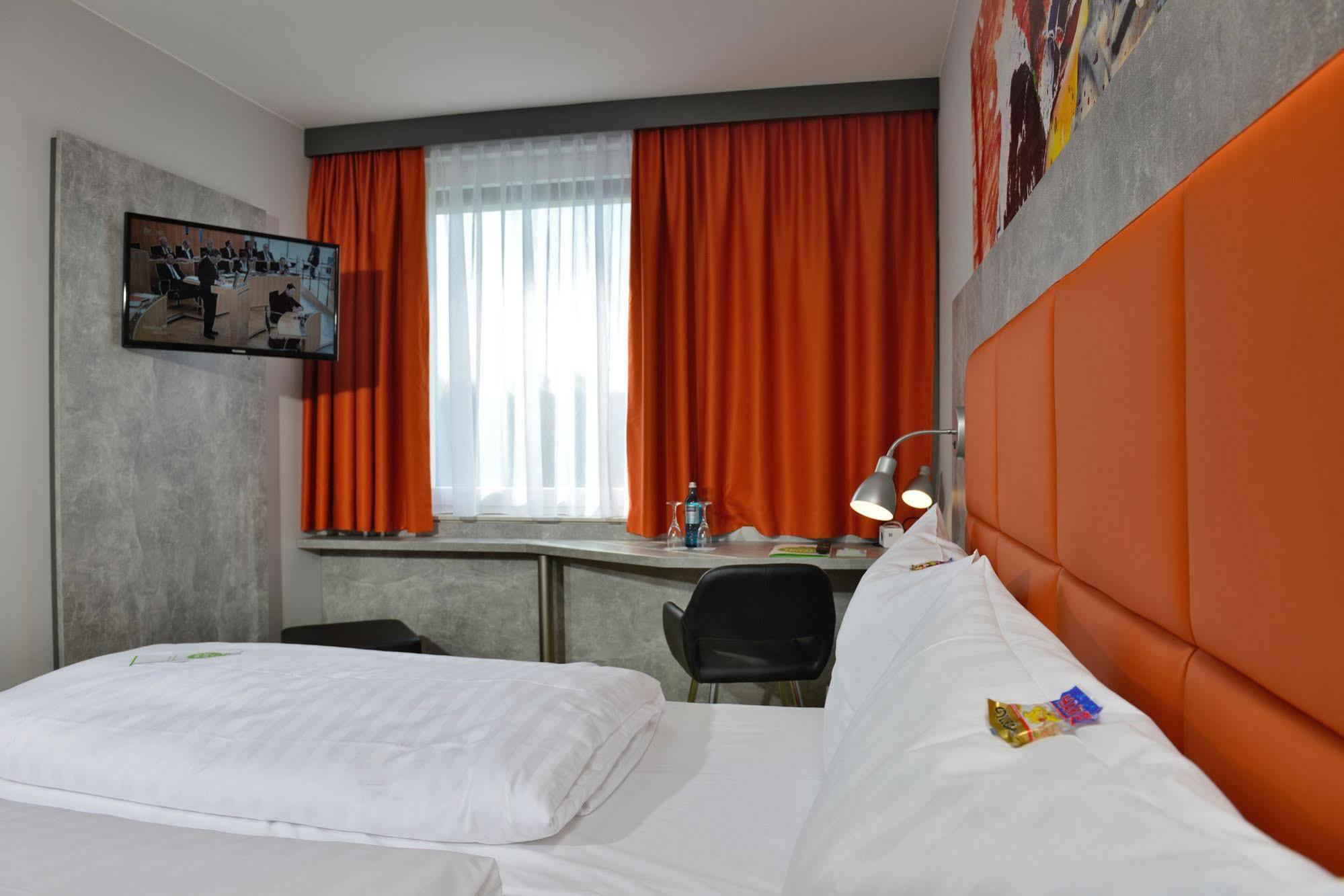 Sleepysleepy Hotel Giessen Linden  Екстериор снимка
